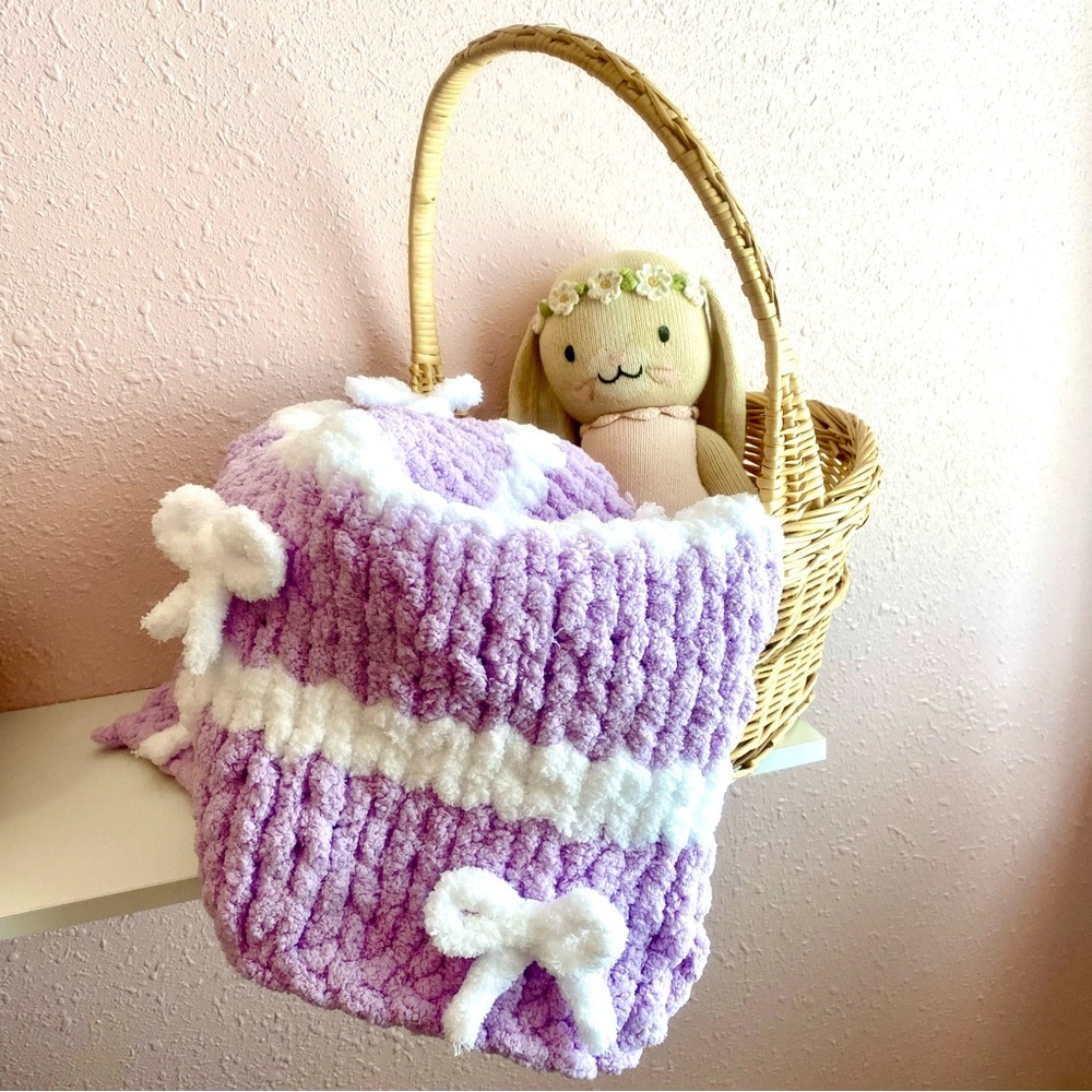 Handmade Infant Purple and White Bow Knitted Chunky Yarn Blanket